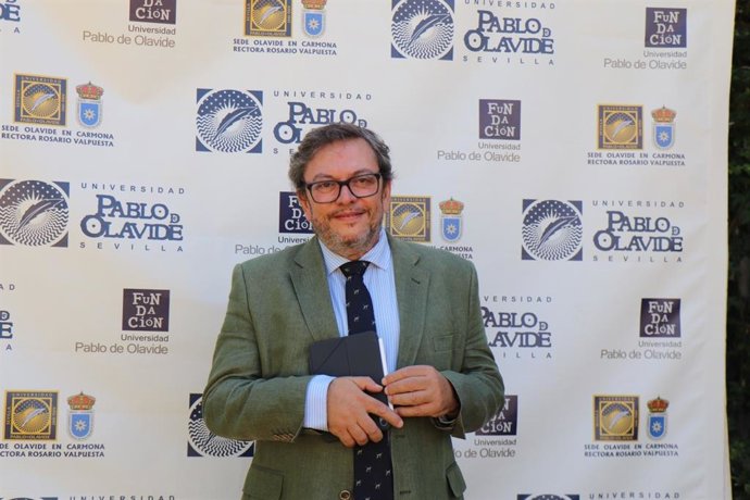 El economista, abogado y socio de Inmextia Consultores, Juan Luis Gordon, posando durante la jornada de uno de los Cursos de Verano de la UPO