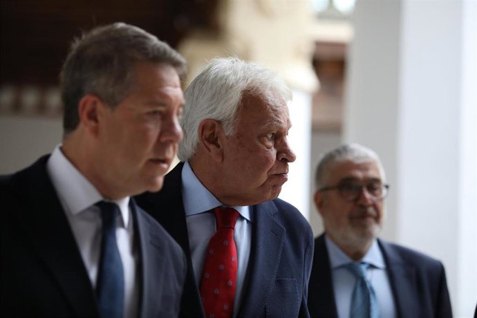 El presidente de Castilla-La Mancha, Emiliano García-Page, y el expresidente del Gobierno Felipe González, en un acto en Toledo con motivo de los 40 años de España en la UE