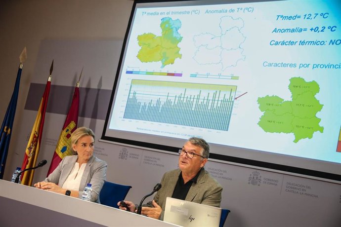 La delegada del Gobierno en Castilla-La Mancha, Milagros Tolón, ha presentado el balance de la primavera 2025 en Castilla-La Mancha, junto al delegado territorial de la Aemet, Luis María Bañón, en una rueda de prensa