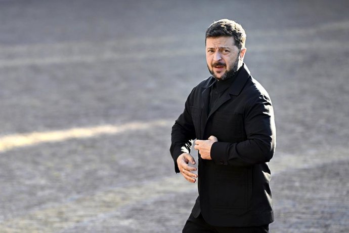 24 de junho de 2025, Holanda, Haia: O presidente ucraniano Volodymyr Zelensky chega ao jantar social oferecido pelo rei Willem-Alexander e pela rainha Máxima dos Países Baixos no Palácio Real "Huis ten Bosch" durante a Organização do Tratado do Atlântico 
