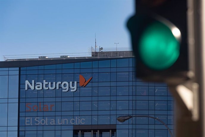 Archivo - Fachada de la sede de Naturgy, empresa española que opera en los sectores eléctrico y gasístico, a 10 de noviembre de 2022, en Madrid (España). Los cuatro principales accionistas de Naturgy Energy Group S.A. (Criteria Caixa, CVC, GIP e IFM) se h