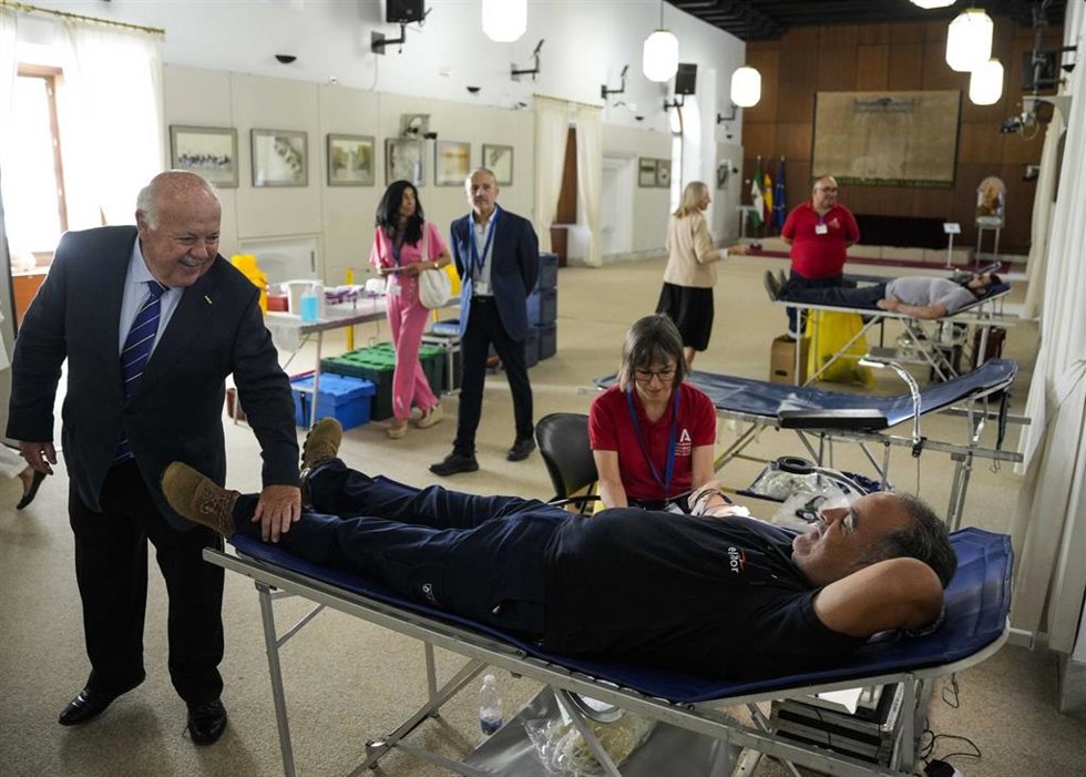 El Parlamento acoge nuevamente una campaña de donación de sangre en que han participado 42 personas.