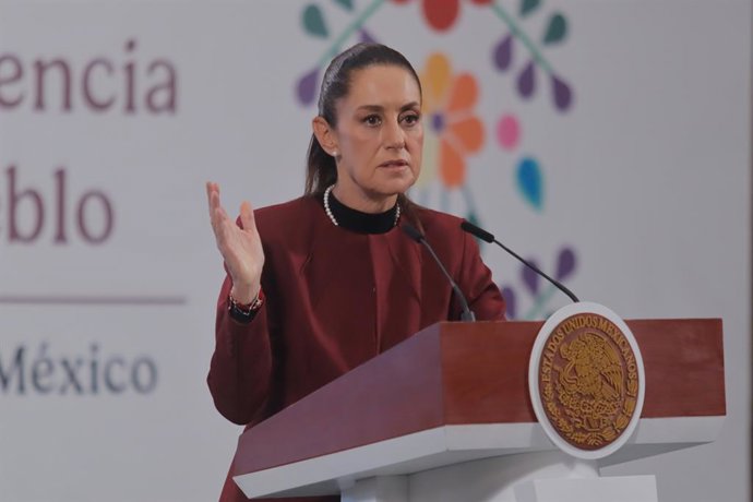 25 de junho de 2025, Cidade do México, Munique, México: A presidente do México, Claudia Sheinbaum, fala sobre os avanços na infraestrutura rodoviária do país e as novas mudanças na Lei de Telecomunicações durante uma conferência informativa, no Palácio Na