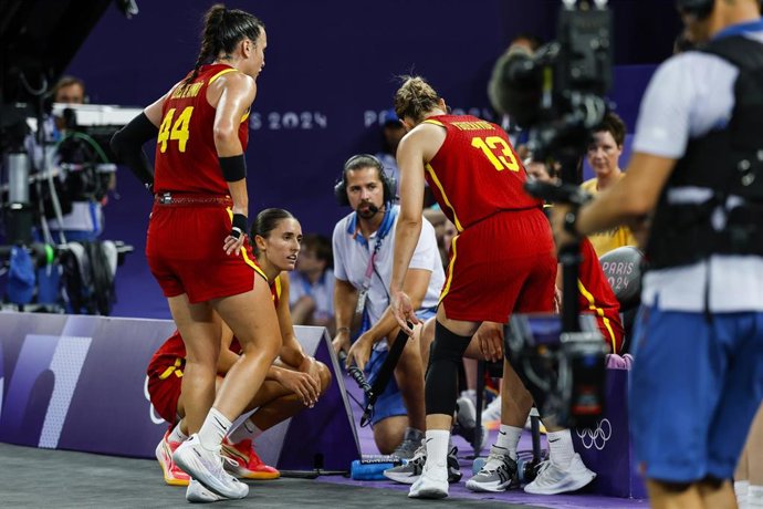 Archivo - Sandra Ygueravide of Spain protests during Women's Gold Medal Game of the 3x3 Basketball between Spain and Germany on La Concorde 1 during the Paris 2024 Olympics Games on August 5, 2024 in Paris, France.