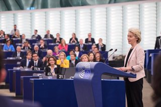 Archivo - La presidenta de la Comisión Europea, Ursula Von Der Leyen, durante la presentación de su equipo ante la Eurocámara, a 27 de noviembre de 2024.