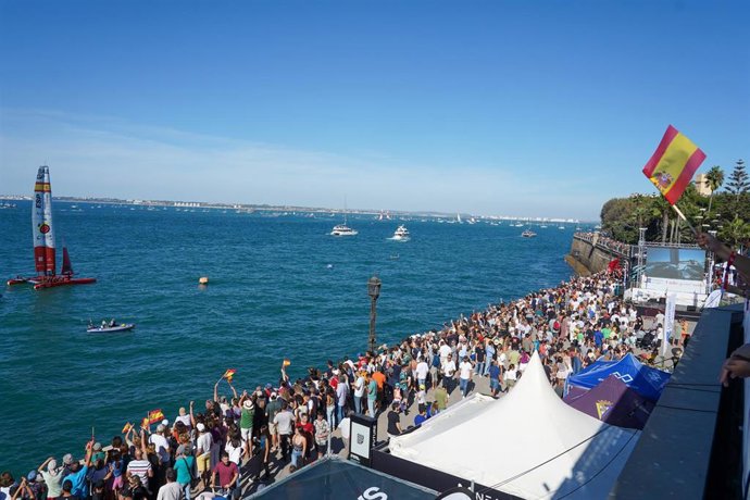 Archivo - Imagen de un GP de España de SailGP en aguas de Cádiz