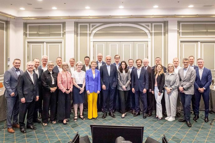 El president i CEO d'Almirall, Carlos Gallardo, en la reunió d'Efpia