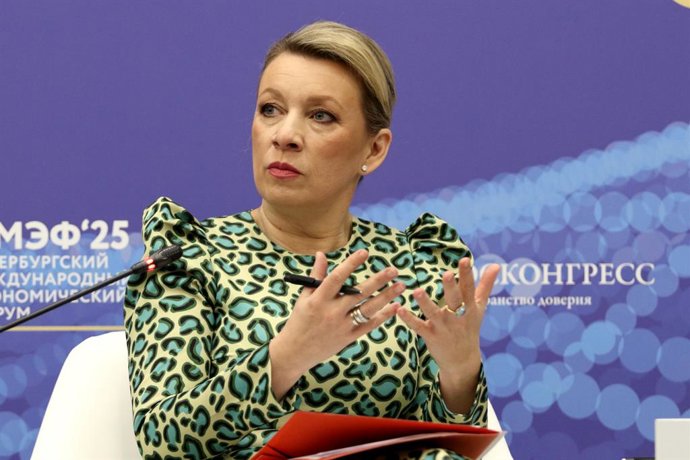 21 de junho de 2025, São Petersburgo, Rússia: Maria Zakharova, Diretora do Departamento de Informação e Imprensa do Ministério das Relações Exteriores da Federação Russa, vista durante a conferência Rússia no Diálogo sem Fronteiras: Cooperação da juventud