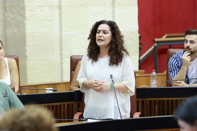 La portavoz del Grupo Por Andalucía, Inma Nieto, durante la sesión de control en el pleno del Parlamento andaluz. A 26 de junio de 2025, en Sevilla (Andalucía, España). Segunda jornada de Pleno, con Sesión de Control al Gobierno y preguntas de los grupos 