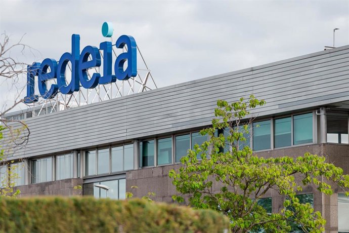 Archivo - Exterior de la sede de Redeia, a 3 de mayo de 2025, en Madrid (España). Redeia (Red Eléctrica Corporación), una empresa española que opera como gestor global de infraestructuras esenciales de electricidad y telecomunicaciones, tanto en España co
