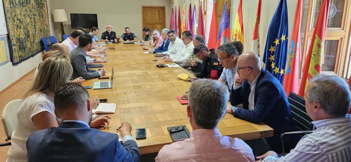 Reunión de coordinación en el Ayuntamiento de Ávila ante los problemas de suministro de agua por la presencia de manganeso.