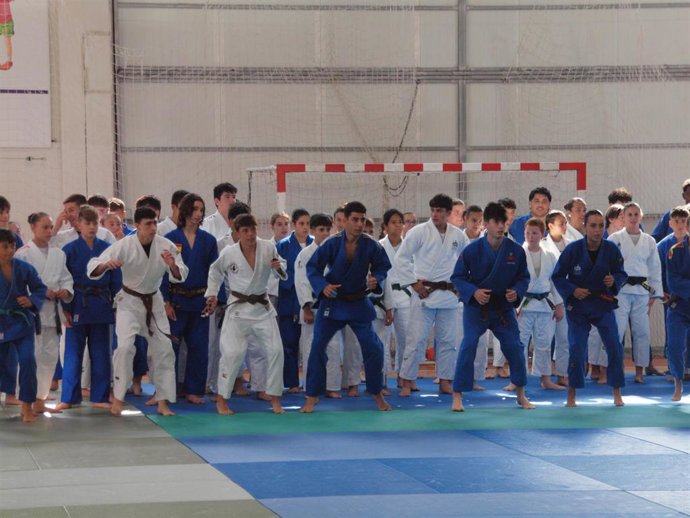 Inaugurado el Stage de Judo de Astillero que reúne cerca de 180 judocas y contará con las clases de David García Torné
