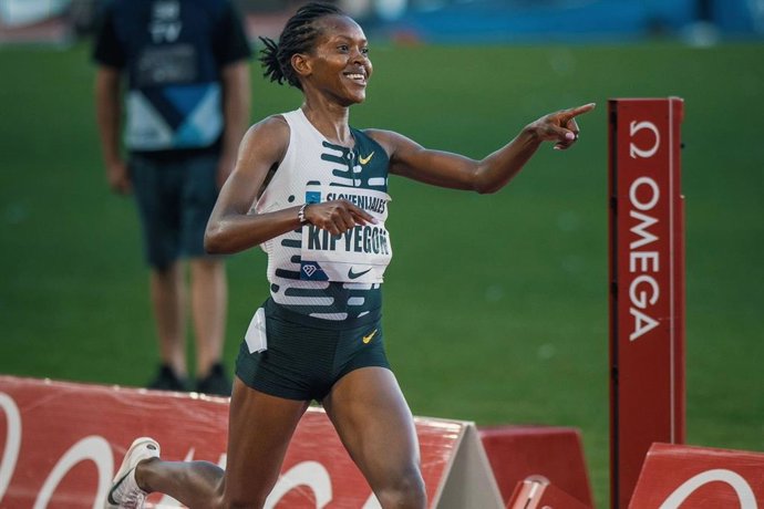 Faith Kipyegon, durante uma corrida.
