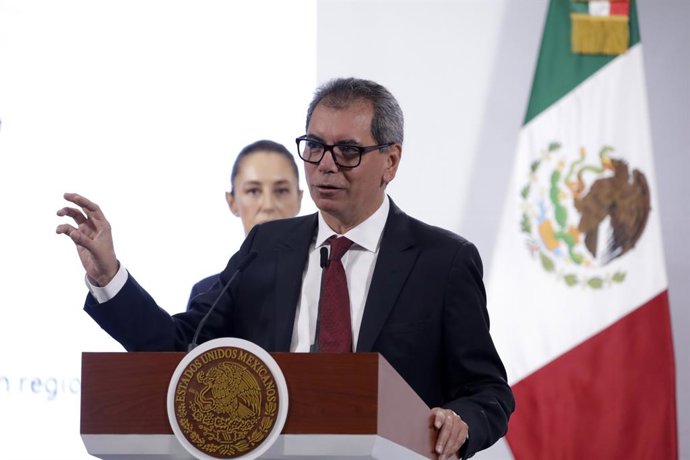 Archivo - O secretário de Finanças e Crédito Público, Edgar Amador Zamora, fala durante uma conferência informativa no Palácio Nacional, em 5 de maio de 2025, na Cidade do México, México.