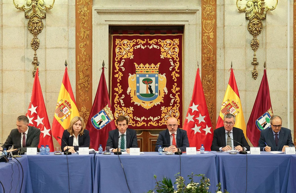La Policía valenciana o la Patrulla Águila, premios de la Policía de Madrid en un San Juan sin invitación para Martín