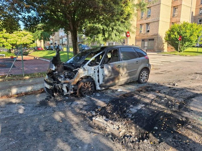 Indendio de un vehículo en Monte.