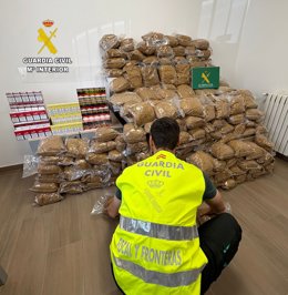La Guardia Civil de Albacete interviene 139 kilos de picadura y 16 cartones de tabaco de contrabando.
