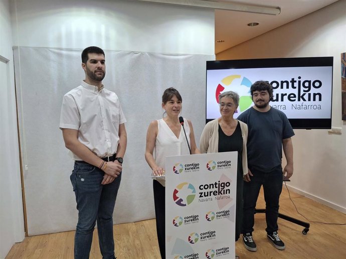 Begoña Alfaro, acompañada por Carlos Guzmán, Edurne Eguino y Miguel Garrido, presenta las medidas de Contigo-Zurekin contra la corrupción.