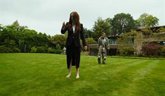 Foto: ¿Es Emma Stone un alien? Tráiler de Bugonia, la nueva marcianada de Lanthimos