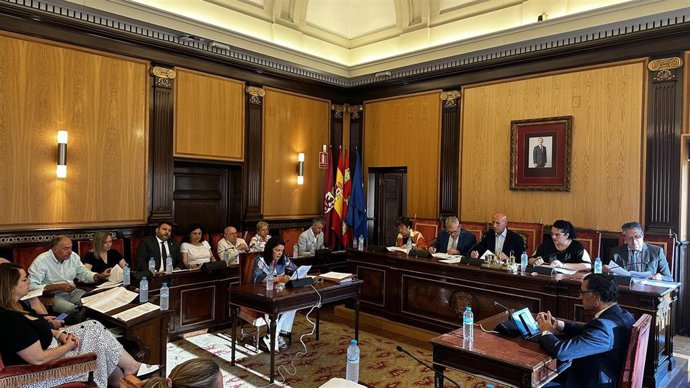 Imagen del pleno del Ayuntamiento de León, que ha aprobado la Ordenanza de Movilidad.