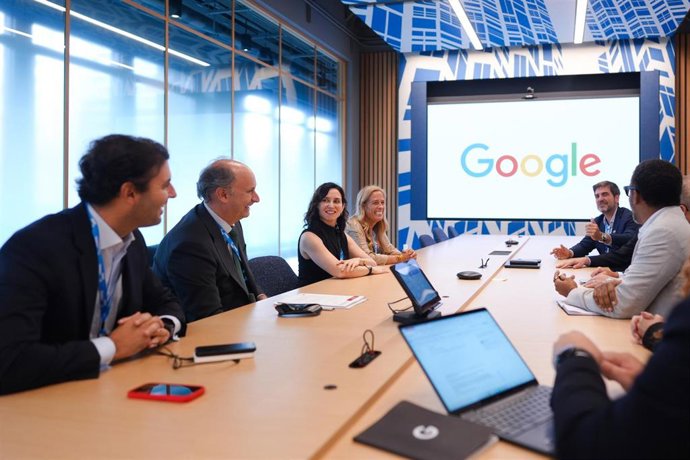 La presidenta de la Comunidad de Madrid, Isabel Díaz Ayuso, ha renovado este jueves el convenio para mantener el uso de la plataforma Google Workspace for Education en todos los centros educativos públicos de la región