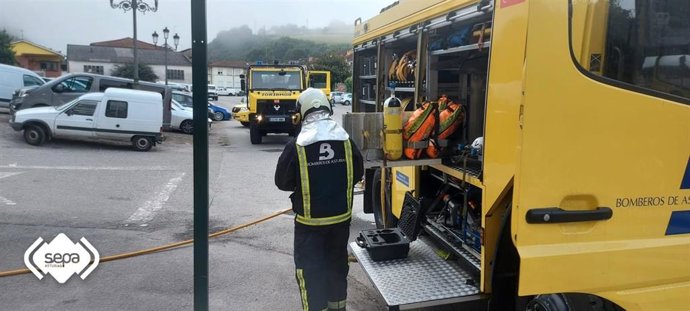 Incendio urbano en Cangas de Onís, incendio del garaje en un hotel.