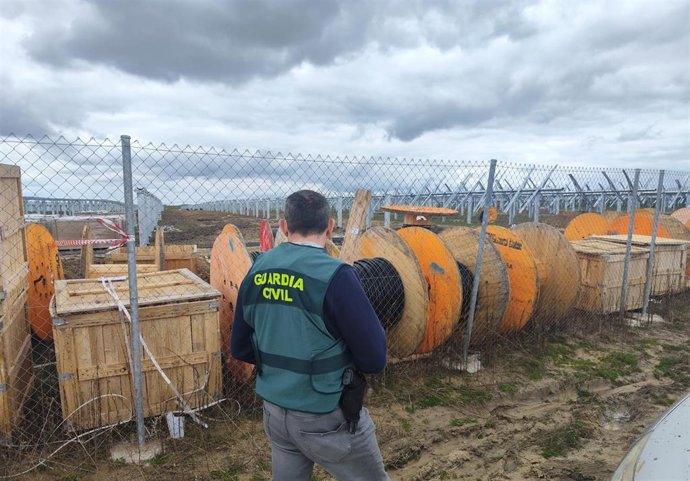 Imagen facilitada por la Guardia Civil con el cable robado en Lastras del Pozo, en Segovia