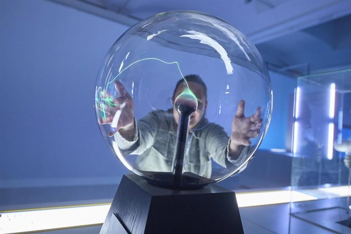 Archivo - Imagen de la exposición 'Conectados al futuro: La transición energética' que acoge La Térmica Cultural en Ponferrada (León).