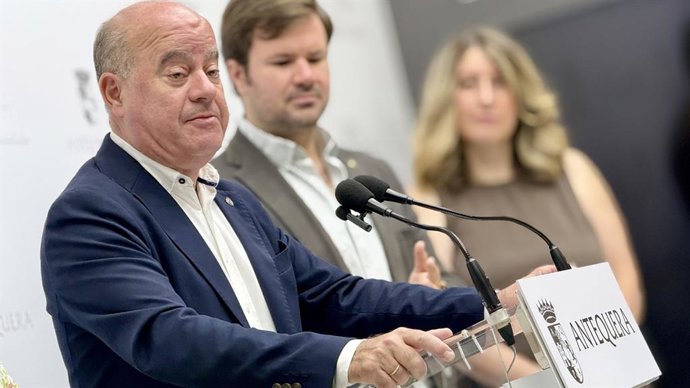 El alcalde de Antequera, Manuel Barón, en rueda de prensa