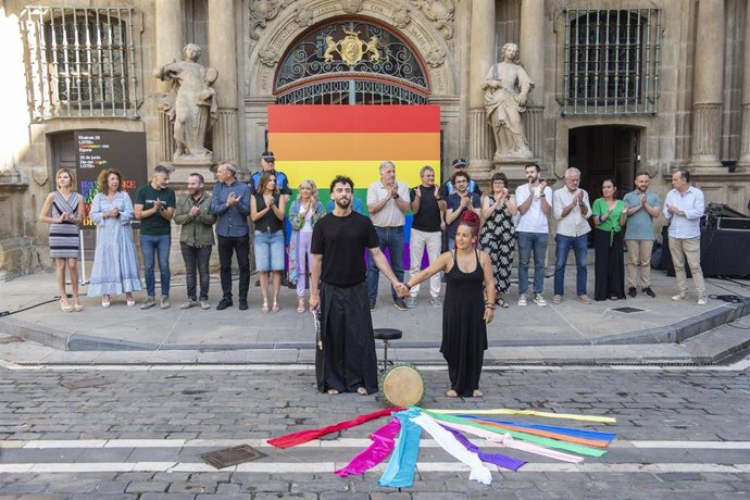 Concentración en Pamplona con motivo del Día LGTBI+
