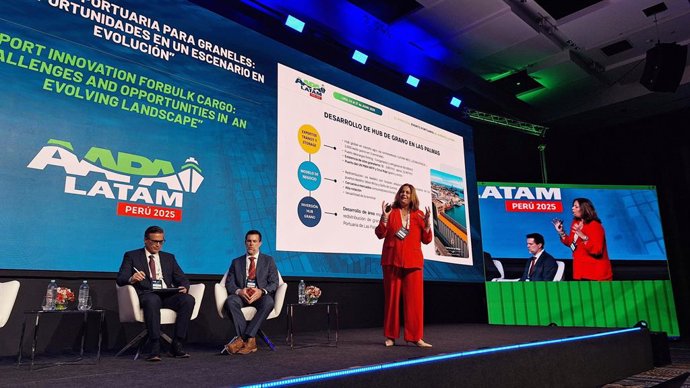 La presidenta de la Autoridad Portuaria de Las Palmas, Beatriz Calzada, durante el AAPA Latam 2025