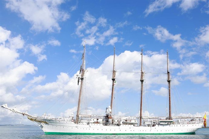 Archivo - La princesa Leonor al puerto de Salvador de Bahía (Brasil) junto al resto de guardiamarinas que realizan con ella el crucero de instrucción en el buque escuela Juan Sebastián Elcano, a 14 de febrero de 2025, en Salvador de Bahía (Brasil). Archiv