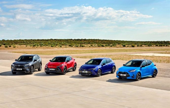 Archivo - Gama de turismos de Toyota España.