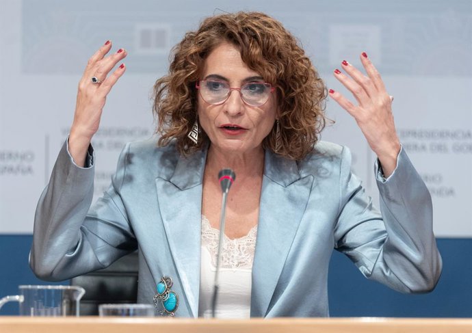 Archivo - La vicepresidenta primera y ministra de Hacienda, María Jesús Montero, durante una rueda de prensa, en el Ministerio de Hacienda, a 24 de febrero de 2025, en Madrid (España). Durante su comparecencia, Montero, ha anunciado que el ministerio de H