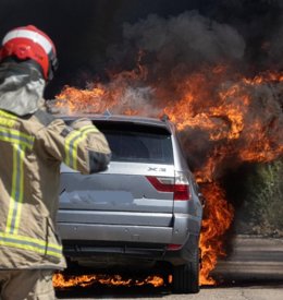 Se incendia un vehículo en Valladolid capital al activar sus ocupantes el aire acondicionado.