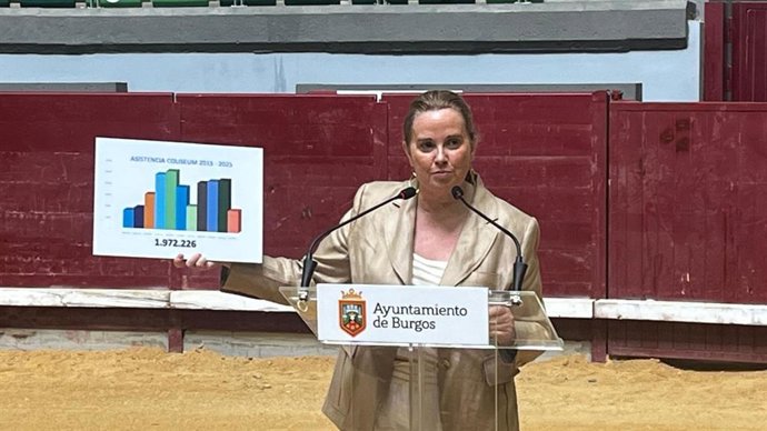La alcaldesa, Cristina Ayala, en un momento de la presentación.