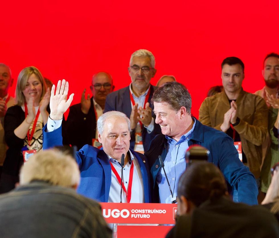 Archivo - Besteiro y Tomé en el congreso provincial del PSOE de Lugo.