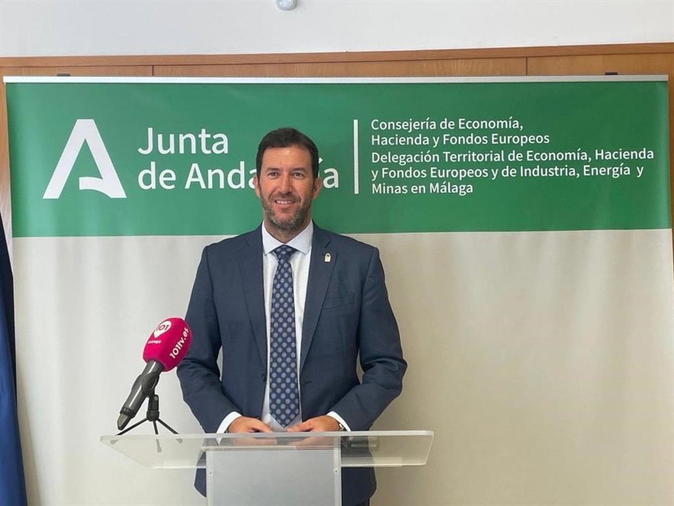 El delegado territorial de Economía, Hacienda y Fondos Europeos, Antonio García Acedo, ha destacado que la operación de la Residencia de Tiempo Libre de Marbella permitirá destinar más de cuatro millones a financiar servicios públicos esenciales.