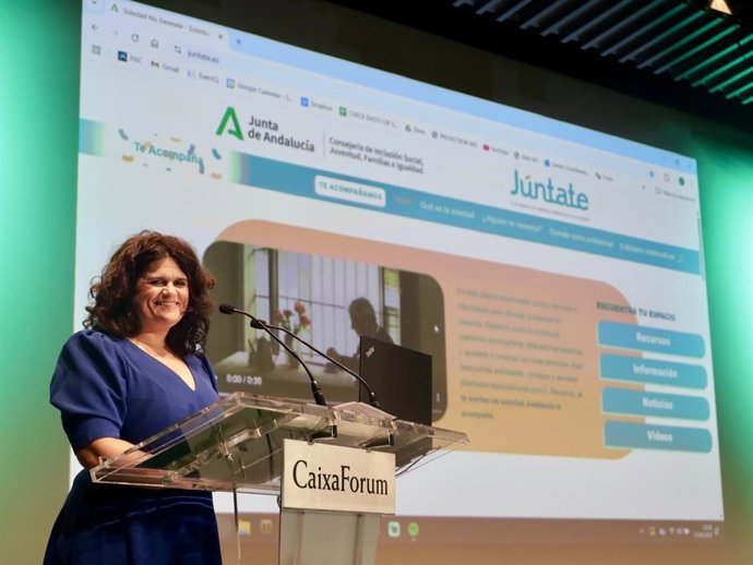 La secretaria general de Familias, Igualdad, Violencia de Género y Diversidad, Concha Cardesa, presenta 'Júntate'.