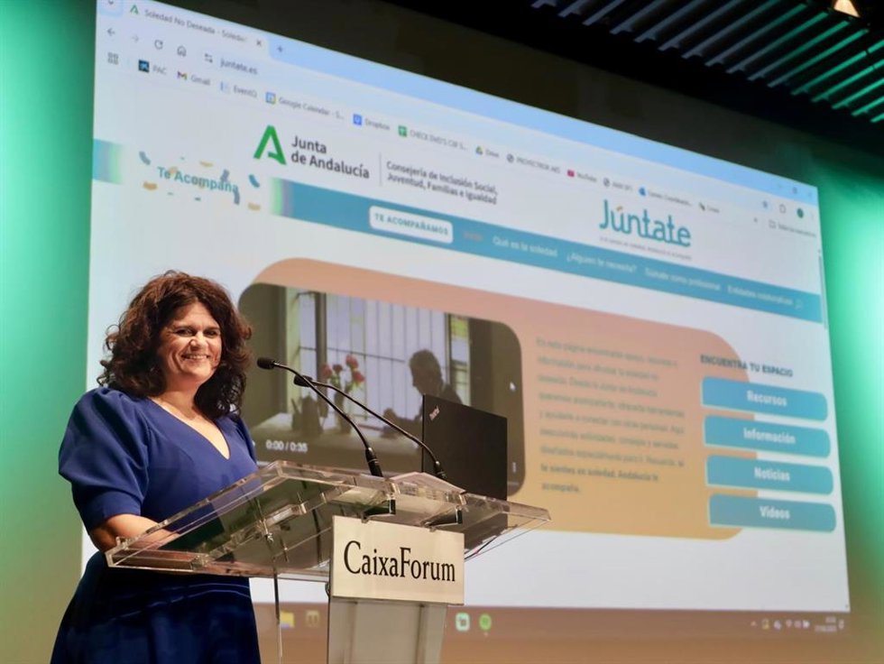 La secretaria general de Familias, Igualdad, Violencia de Género y Diversidad, Concha Cardesa, presenta 'Júntate'.