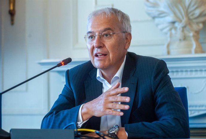 El consejero delegado de Hispasat, Miguel Ángel Panduro, en su intervención en el curso de economía organizado por la APIE en la Universidad Menéndez Pelayo de Santander, a 27 de junio de 2025.