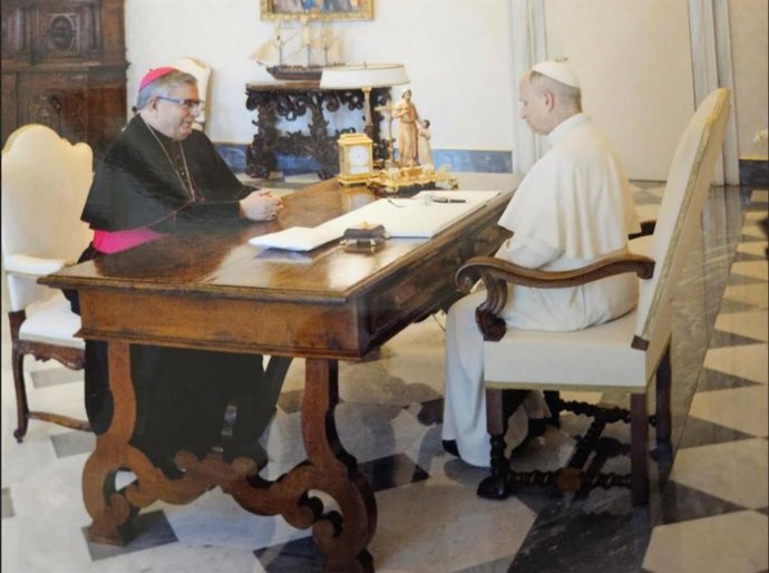 El arzobispo de Mérida-Badajoz en la recepción con el Papa León XIV