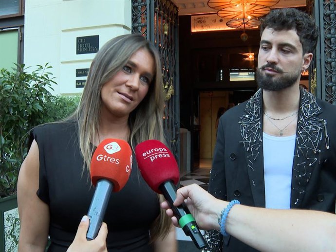 Laura Cuevas y Joshua Velázquez a su llegada al cumpleaños de Pelayo Díaz