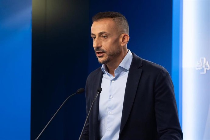 Archivo - El secretario general del PSE-EE en el Parlamento Vasco, Ekain Rico, en el Parlamento Vasco