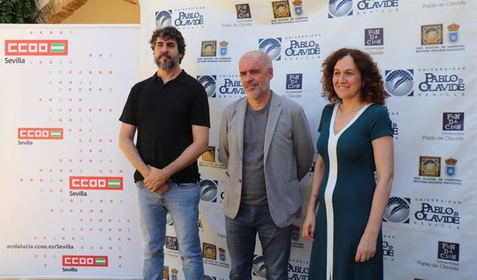 El secretario general de CCOO, Unai Sordo, junto a sus homólogos en CCOO-A, Nuria López, y en CCOO-Sevilla, Carlos Aristu.