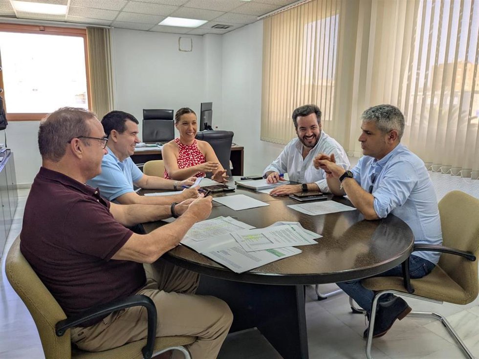 Reunión de los representantes de la FAMP y la Comisión de Entidades Locales Autónomas de Andalucía.
