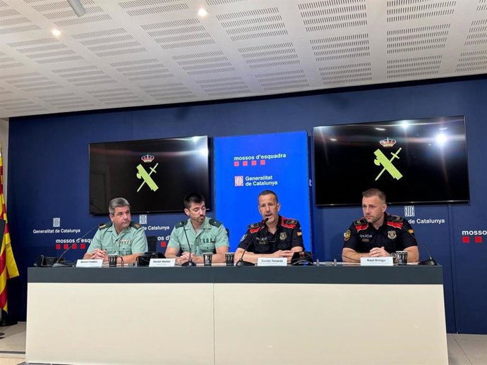 Rueda de prensa para explicar los detalles de la desarticulación de las dos bandas