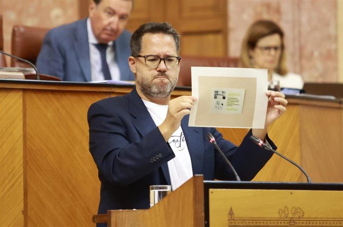 El portavoz del Grupo Mixto-Adelante Andalucía, José Ignacio García, ayer jueves en el Pleno del Parlamento