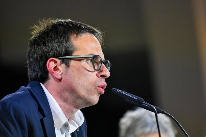 Archivo - El candidato a lehendakari, Pello Otxandiano, comparece ante los medios de comunicaciòn