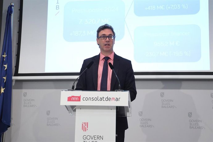 Archivo - El portavoz del Govern, Antoni Costa, en una rueda de prensa